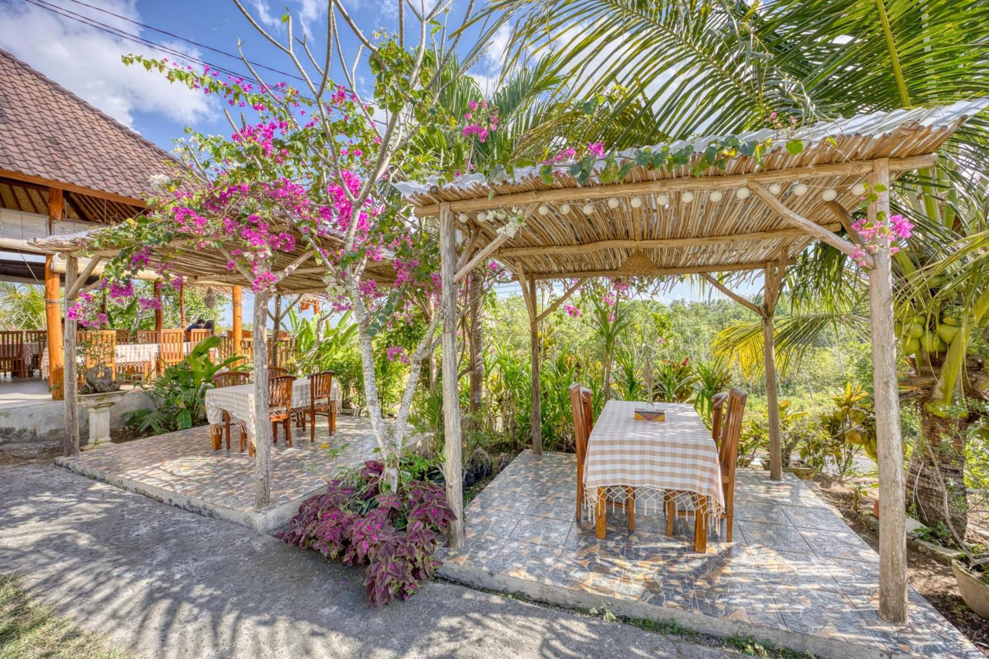 Bagia Bungalows Batumadeg Buitenkant foto